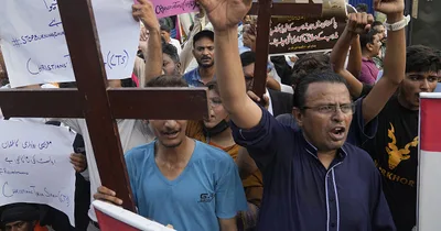 Mob in Pakistan burns Christian churches, homes