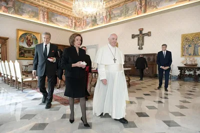 Nancy Pelosi Reportedly Receives Communion at Papal Mass