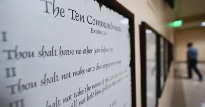 Texas state legislators pass bills on school prayer, displaying Ten Commandments