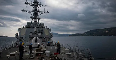 U.S. warship returns fire amid Houthi rebel attack
