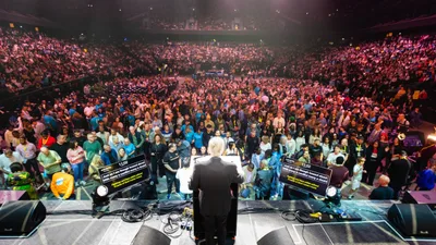 Franklin Graham Sees 'Pockets of Revival' in UK After 800+ Turn to Christ in Manchester | CBN