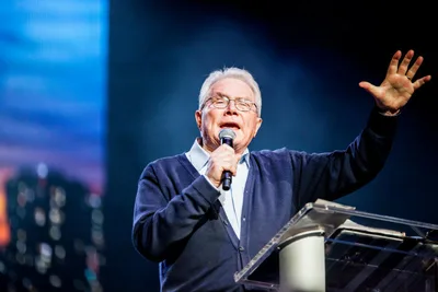 What Luis Palau taught Promise Keepers about evangelism