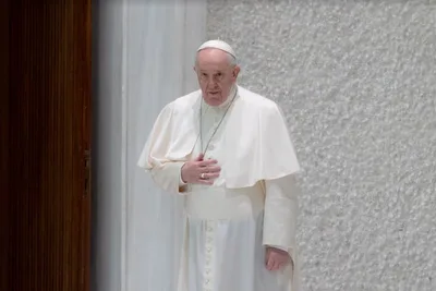 Pope Francis cancels Ash Wednesday Mass, trip to Florence due to knee pain
