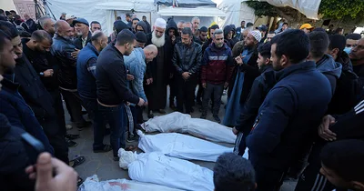 Israel, Hamas Dispute Mass-Casualty Incident Near Gaza Aid Trucks