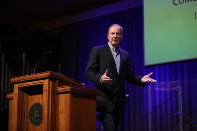 Seek 'missing persons,' Merritt exhorts 800 at rally | Baptist Press