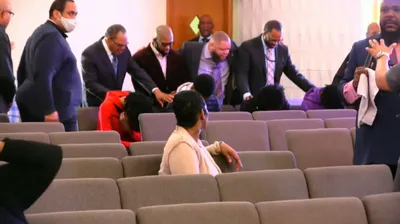 Pastor, Congregation Stop Gunmen in Church with Prayer
