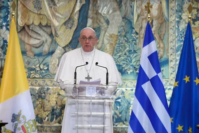 Pope Francis decries global ‘retreat from democracy’ in Athens speech