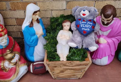Boy leaves football, teddy bear for Baby Jesus at Arkansas church | Baptist Press