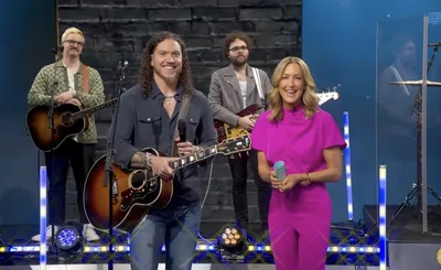 Brandon Lake Leads Worship on GMA, Jokes He and Maury Povich 'tell people who the father is'