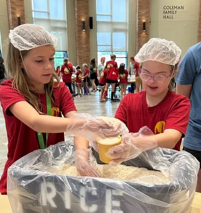 Kids at Texas church pack 9,000 meals for the needy for Vacation Bible School project
