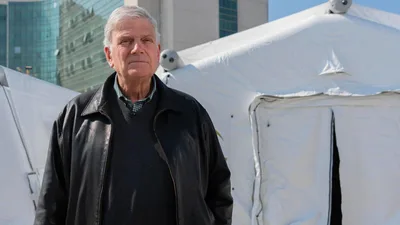 With Field Hospital, Franklin Graham, Samaritan's Purse Meet Desperate Need in Quake Aftermath