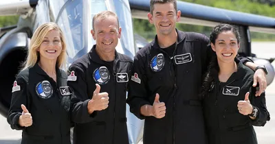 SpaceX Crew Lands Safely after First Commercial Spacewalk