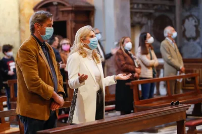 Italian bishops issue new guidelines as COVID-19 cases surge