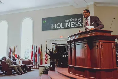 Virginia pastor removed from ministry, charged with sending explicit photos to teen