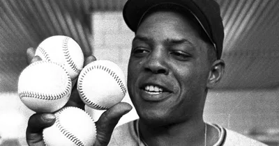 Baseball Hall-of-Famer Willie Mays Dies
