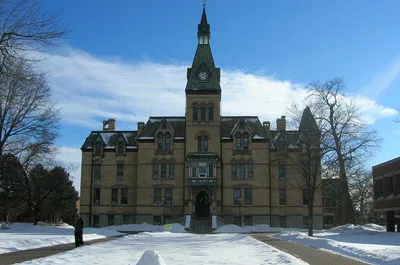Hamline University Faculty Call on President to Resign over Handling of Islamic Art