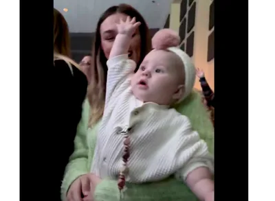 Sadie Robertson Huff’s Baby Girl Raises Her Hand During Praise and Worship in Adorable Video: 'The Goodness of God'