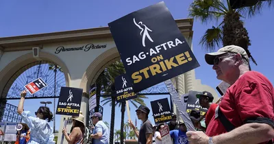 Unions, lawmakers support striking actors