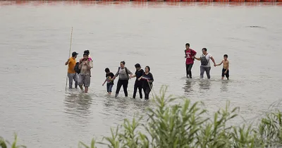 Court Allows Texas to Keep Floating Border Barrier For Now
