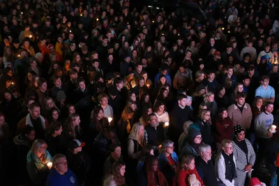 18 Victims of Maine Mass Shooting Mourned at Vigil Attended by over 1,000 People