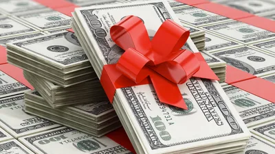Plumber Receives $20,000 Reward for Turning in Large Sum of Money Found Inside Walls of Lakewood Church