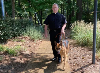 Dog is ‘visible guardian angel’ for blind Virginia priest | Crux Now
