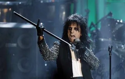 Rock legend Alice Cooper reveals he's a devout Christian who prays, reads Bible daily