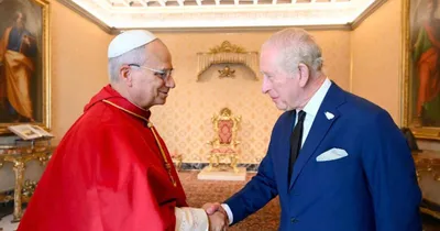For first time in 500 years, pope and king of England bestow religious titles on each other