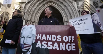 U.K. court: Assange may be extradited to U.S.