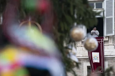 Pope Francis: Pray for peace in the family