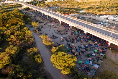 Allowing Thousands of Unvetted Migrants into US: Congressman Says Texas 'Overrun' at the Border