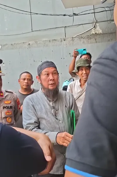 Muslims demand Christians halt worship at site in Indonesia