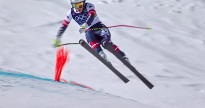 American skier Lindsey Vonn suffers crash during Winter Olympics