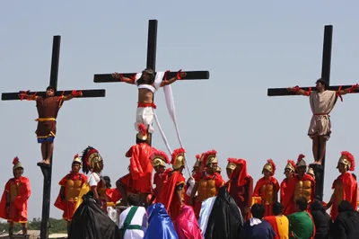 Filipinos Reenact Jesus' Crucifixion by Literally Nailing Themselves to Crosses - RELEVANT