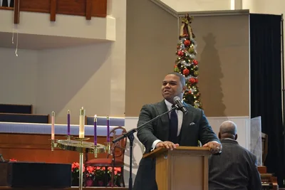 Atlanta church pays off $10K worth of layaway Christmas gifts for families at Walmart