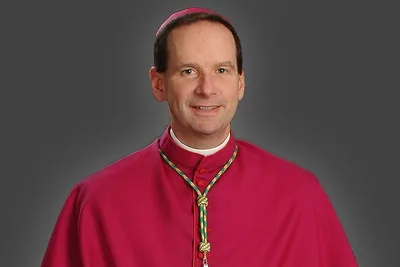 2,800 Catholics sign Traditional Latin Mass petition delivered to Arlington bishop