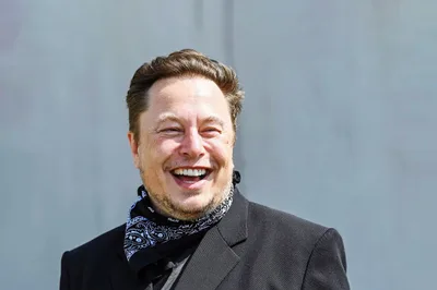Elon Musk Is Officially Buying Twitter. What Now? - RELEVANT